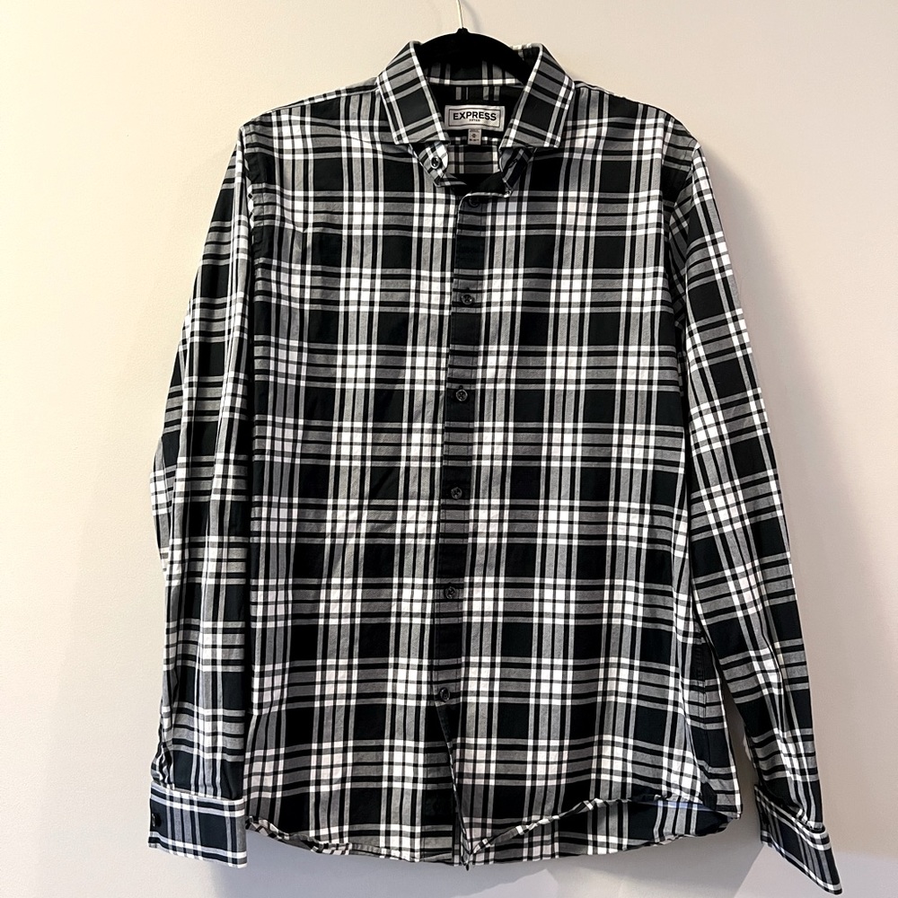 Express Fitted black and white plaid; 15-15.5, M